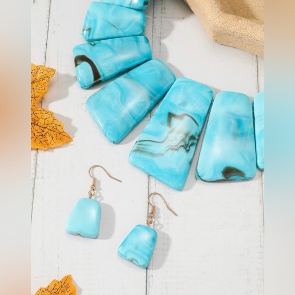 Gorgeous Turquoise Statement Necklace Set - Picture 2 of 3